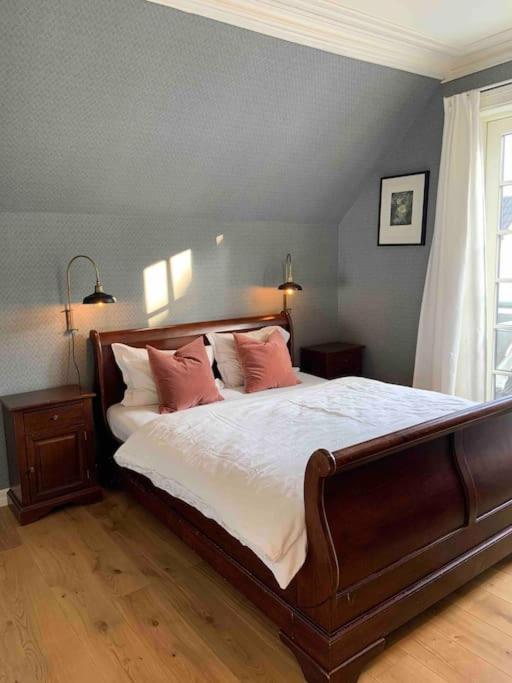 Villaer Big 10 Min Walk From Citycenter-swimmingpool Stavanger