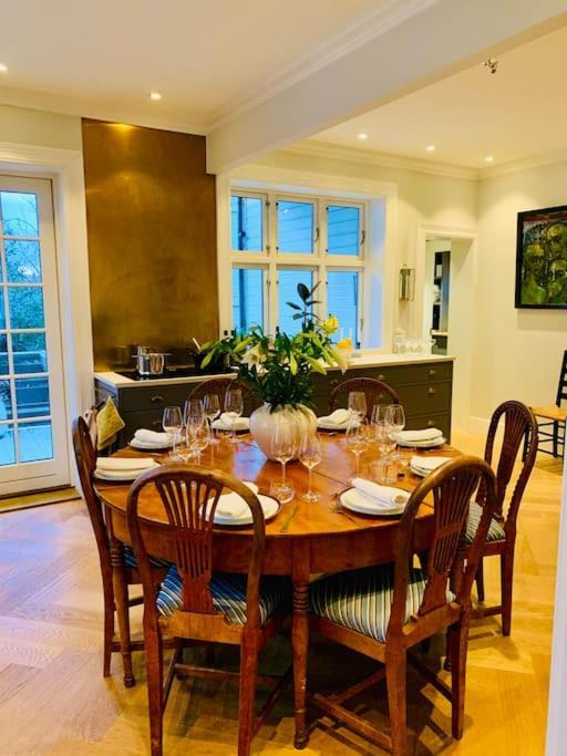 Villaer Big 10 Min Walk From Citycenter-swimmingpool Stavanger