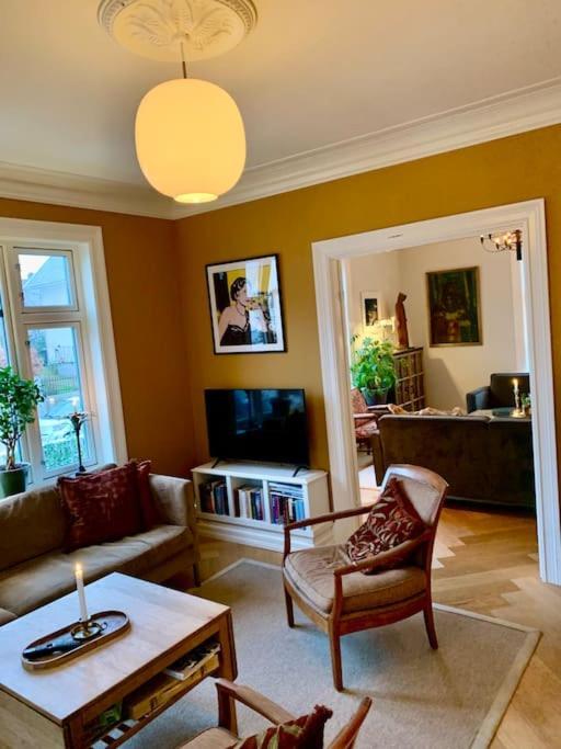 Villaer Big 10 Min Walk From Citycenter-swimmingpool *
