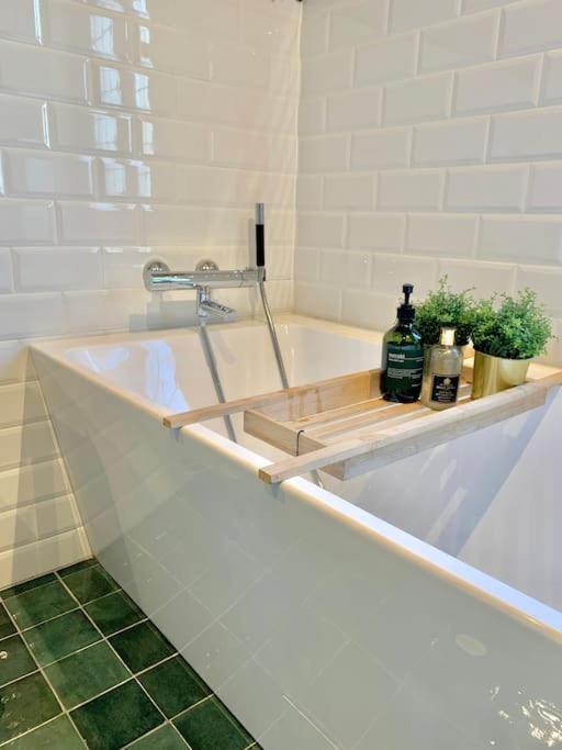Villaer Big 10 Min Walk From Citycenter-swimmingpool