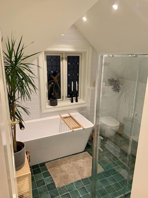 Villaer Big 10 Min Walk From Citycenter-swimmingpool *